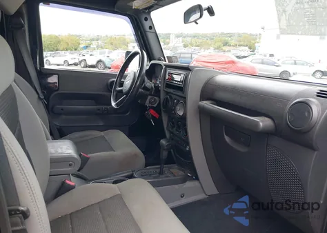 2010 Jeep Wrangler Unlimited Sport z USA, uszkodzony, nr VIN 1J4BA3H12AL102415